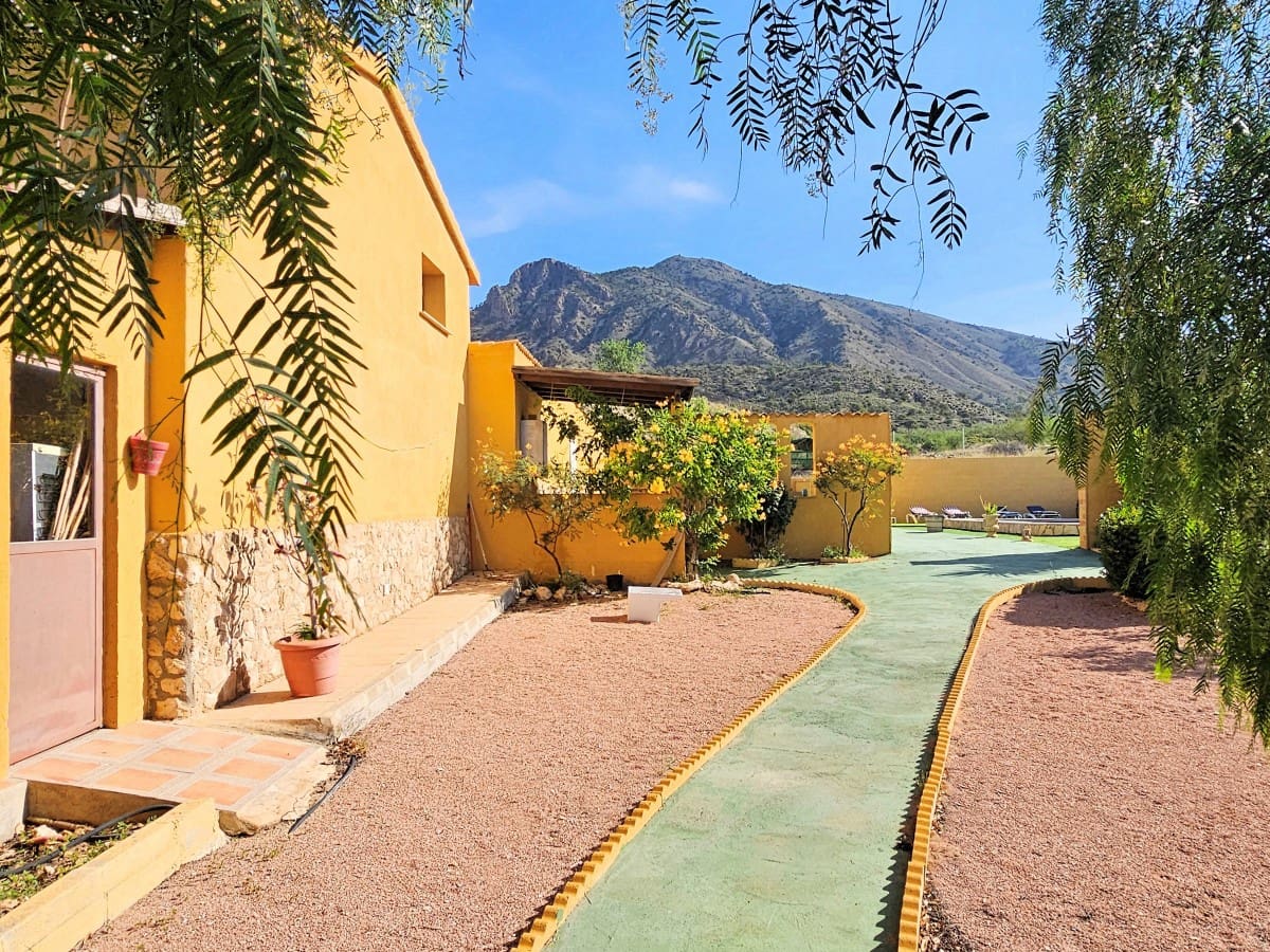 4 bedroom Finca/Country House for sale in Jumilla with pool - € 315,000 (Ref: 7668835)