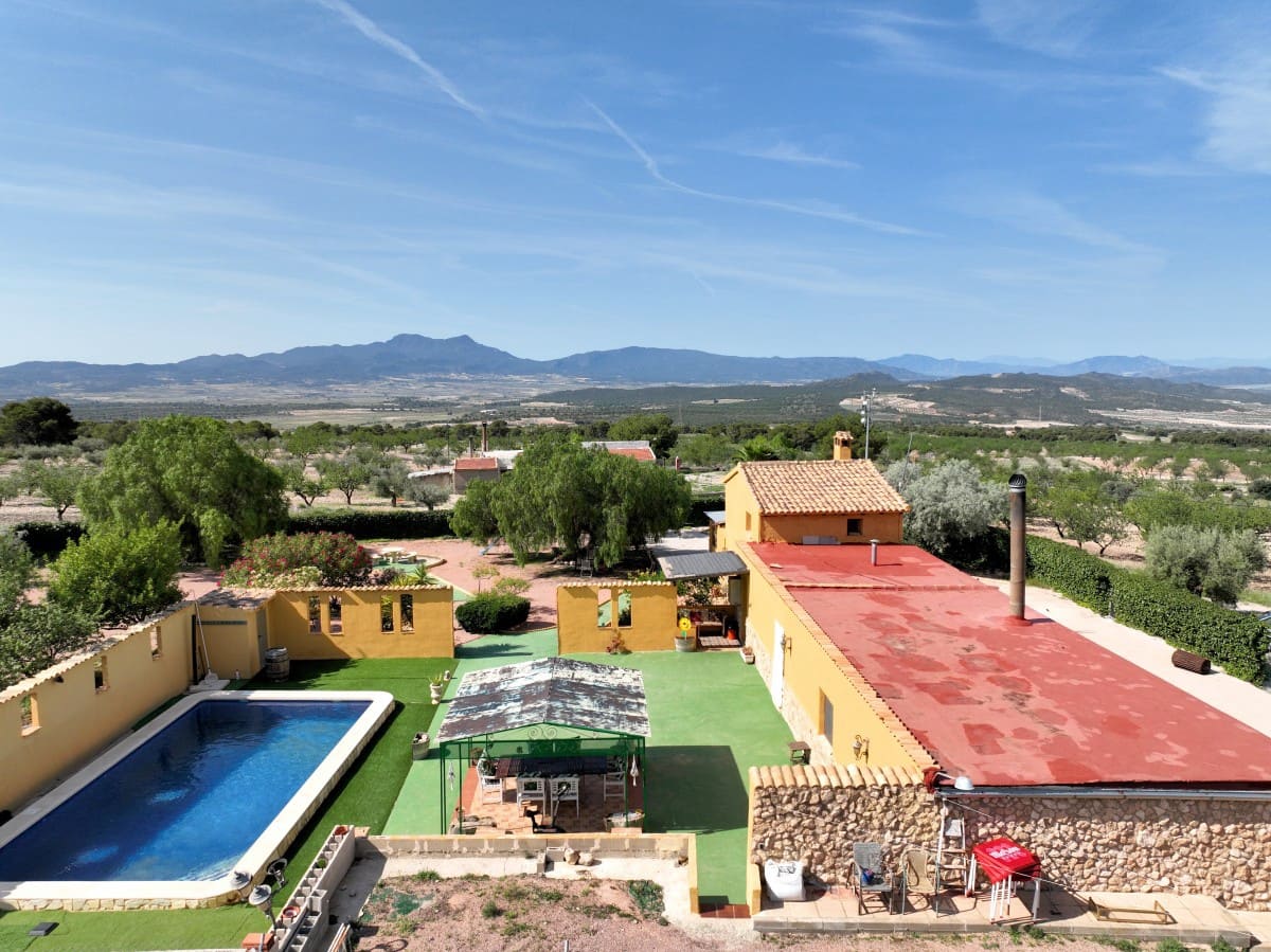 4 bedroom Finca/Country House for sale in Jumilla with pool - € 315,000 (Ref: 7668835)
