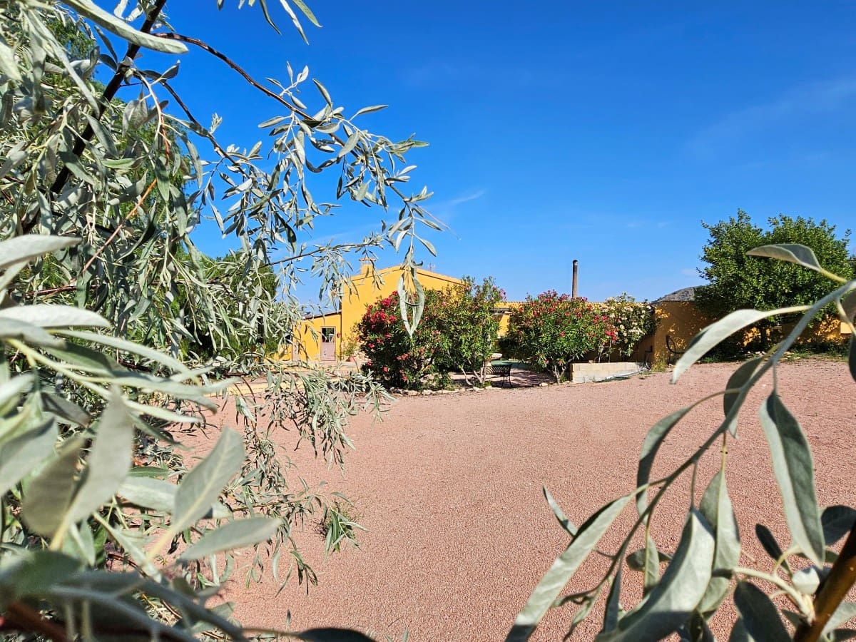 4 bedroom Finca/Country House for sale in Jumilla with pool - € 315,000 (Ref: 7668835)