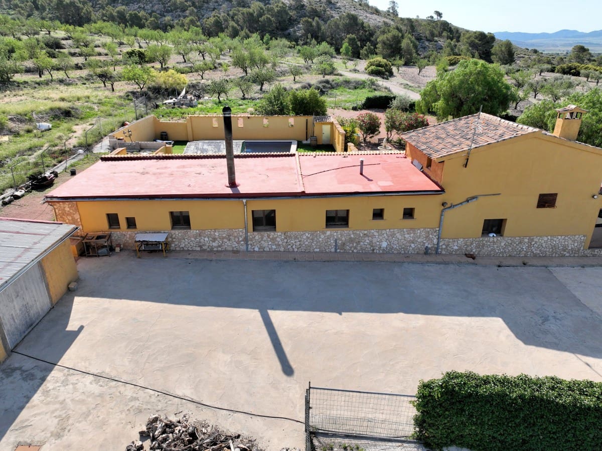 4 bedroom Finca/Country House for sale in Jumilla with pool - € 315,000 (Ref: 7668835)