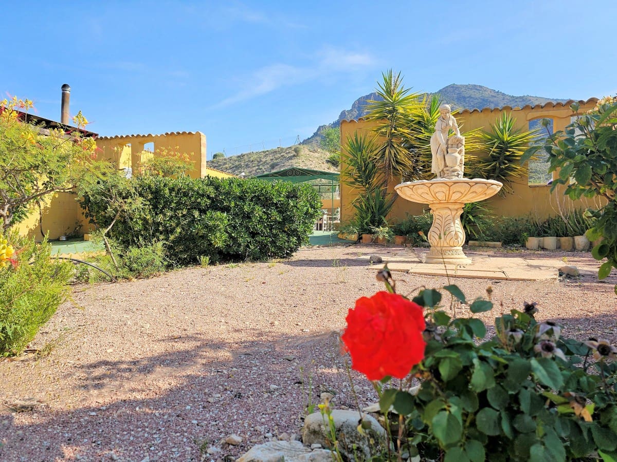 4 bedroom Finca/Country House for sale in Jumilla with pool - € 315,000 (Ref: 7668835)