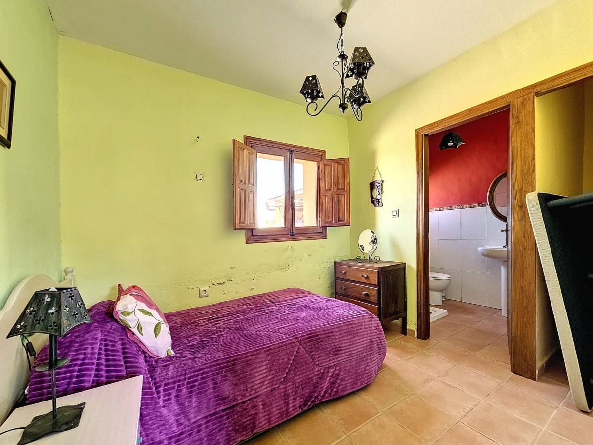 4 bedroom Finca/Country House for sale in Jumilla with pool - € 315,000 (Ref: 7668835)