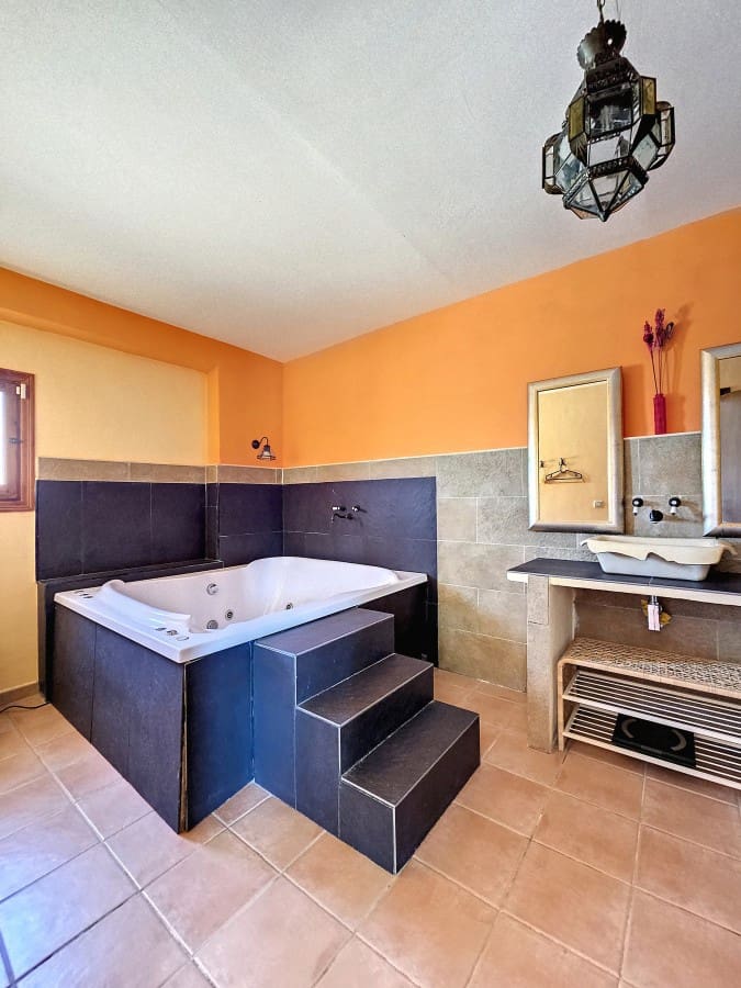 4 bedroom Finca/Country House for sale in Jumilla with pool - € 315,000 (Ref: 7668835)