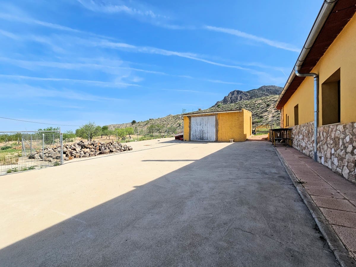 4 bedroom Finca/Country House for sale in Jumilla with pool - € 315,000 (Ref: 7668835)