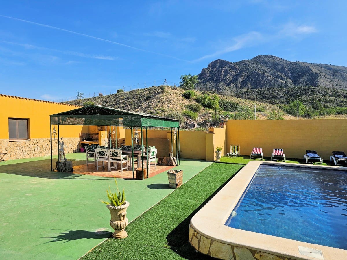 4 bedroom Finca/Country House for sale in Jumilla with pool - € 315,000 (Ref: 7668835)