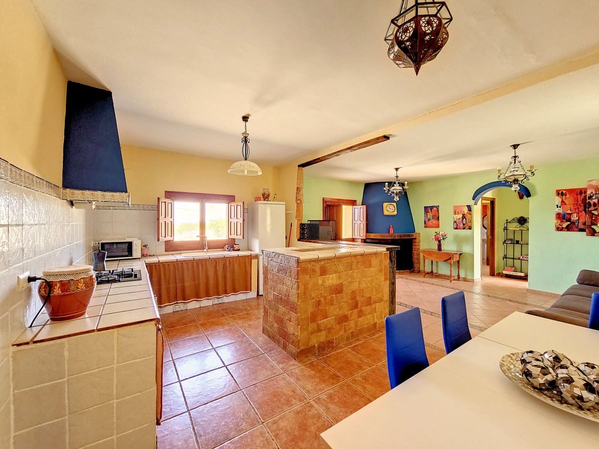 4 bedroom Finca/Country House for sale in Jumilla with pool - € 315,000 (Ref: 7668835)