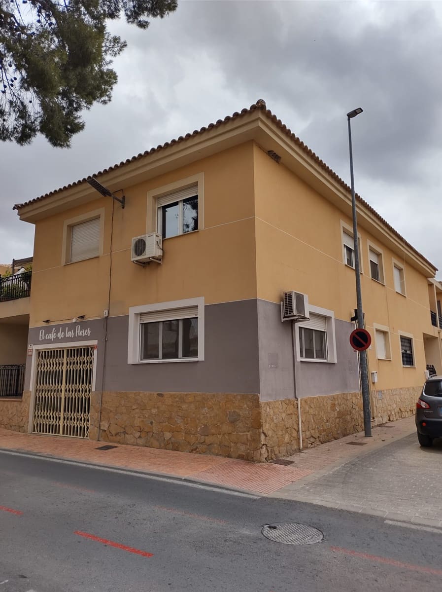3 bedroom Townhouse for sale in Pinoso with pool - € 125,000 (Ref: 7763199)