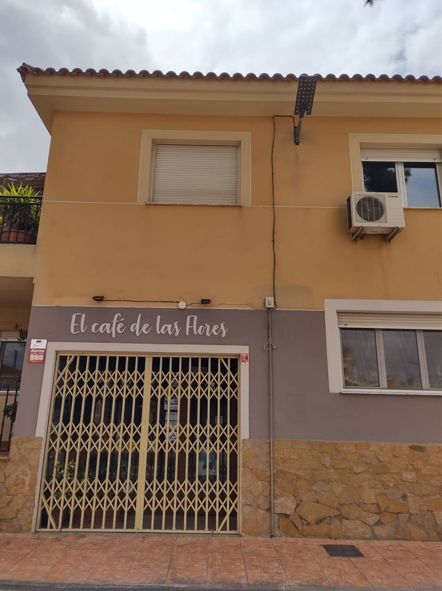 3 bedroom Townhouse for sale in Pinoso with pool - € 125,000 (Ref: 7763199)