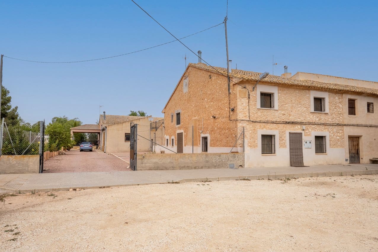 6 bedroom Finca/Country House for sale in Pinoso with pool - € 299,950 (Ref: 7775550)