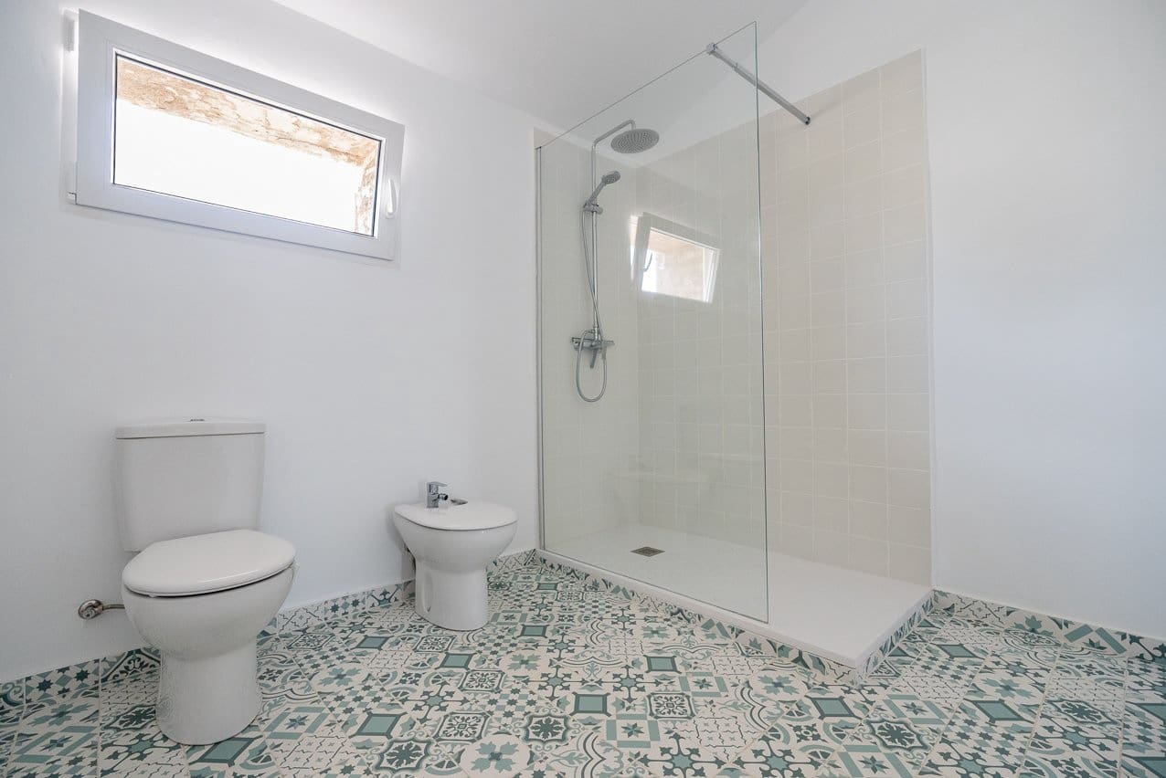 6 bedroom Finca/Country House for sale in Pinoso with pool - € 299,950 (Ref: 7775550)