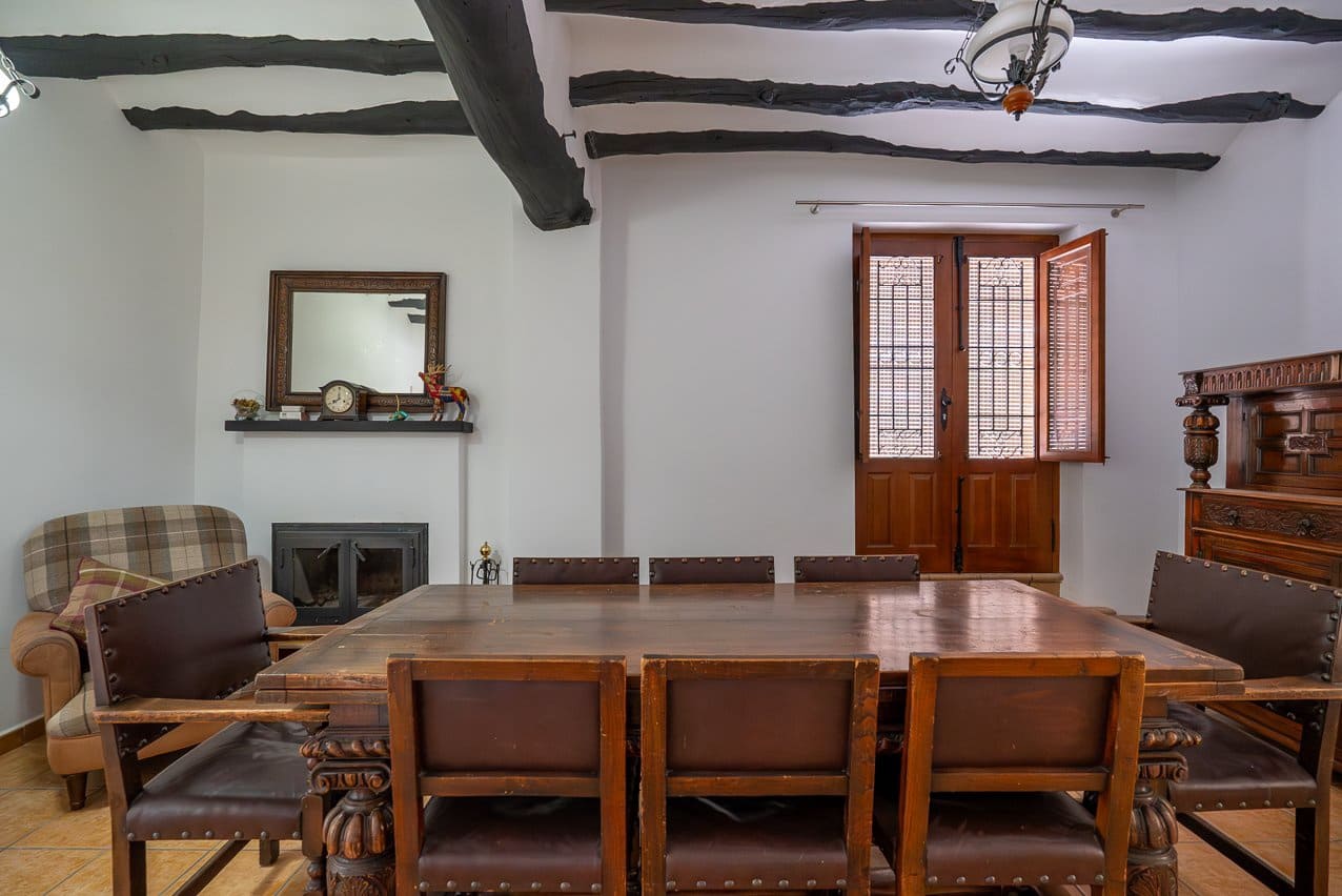 6 bedroom Finca/Country House for sale in Pinoso with pool - € 299,950 (Ref: 7775550)