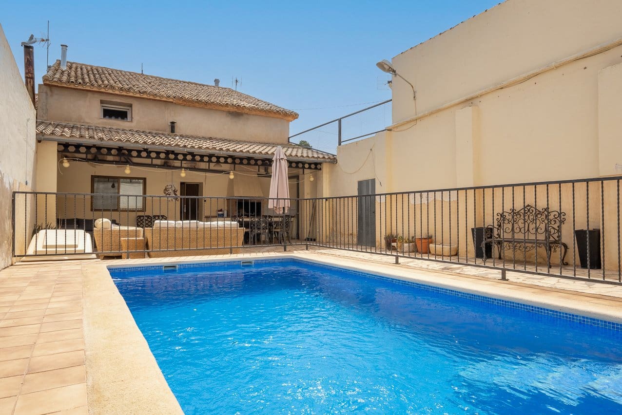 6 bedroom Finca/Country House for sale in Pinoso with pool - € 299,950 (Ref: 7775550)