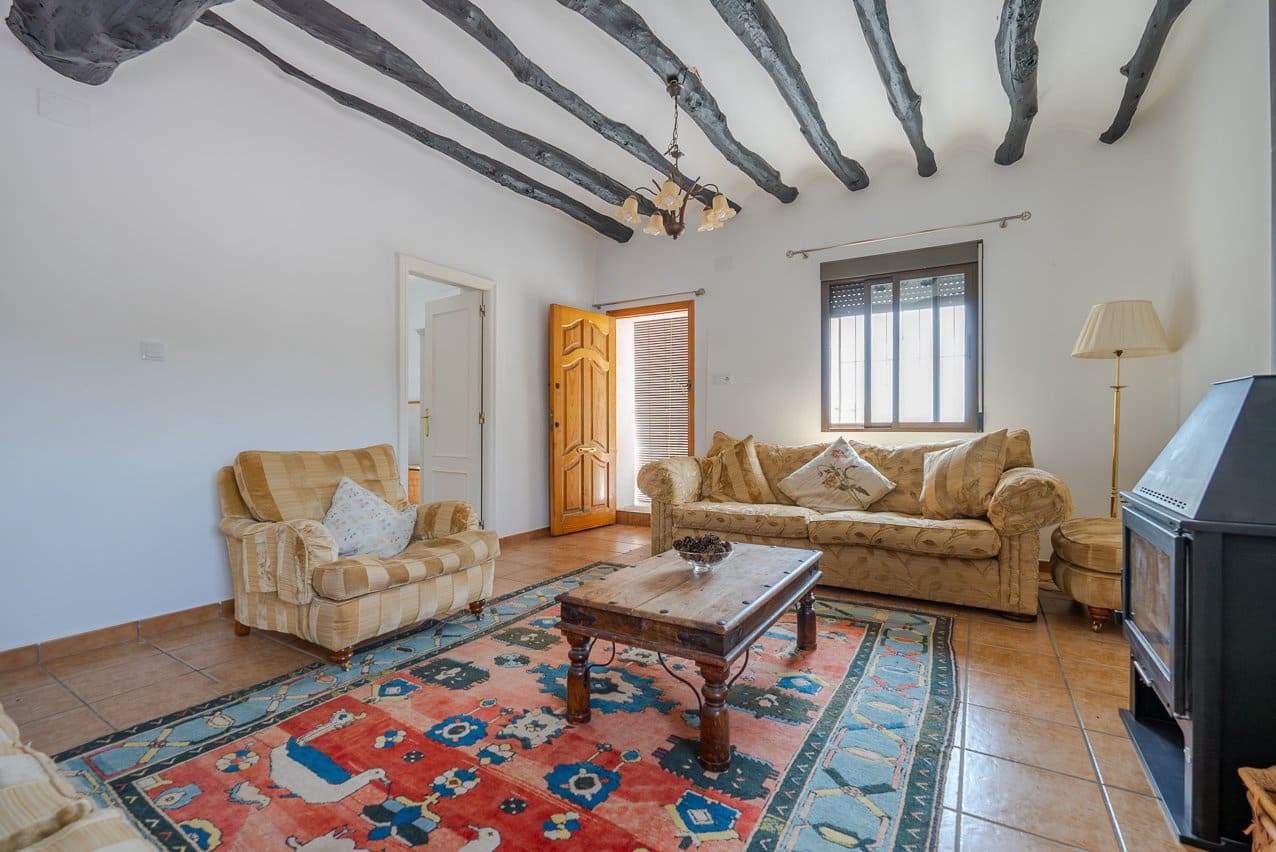 6 bedroom Finca/Country House for sale in Pinoso with pool - € 299,950 (Ref: 7775550)