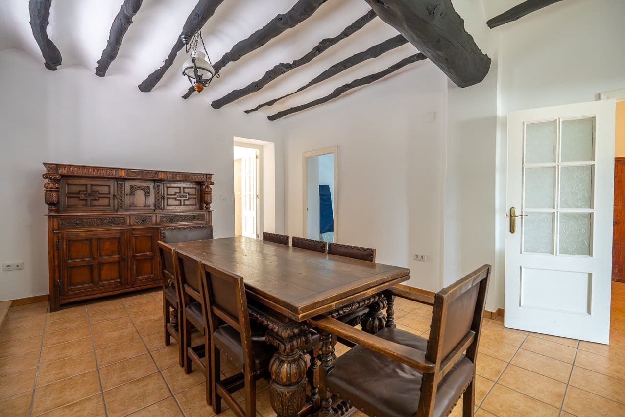 6 bedroom Finca/Country House for sale in Pinoso with pool - € 299,950 (Ref: 7775550)