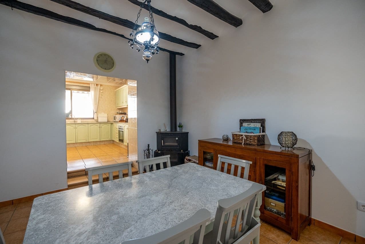 6 bedroom Finca/Country House for sale in Pinoso with pool - € 299,950 (Ref: 7775550)