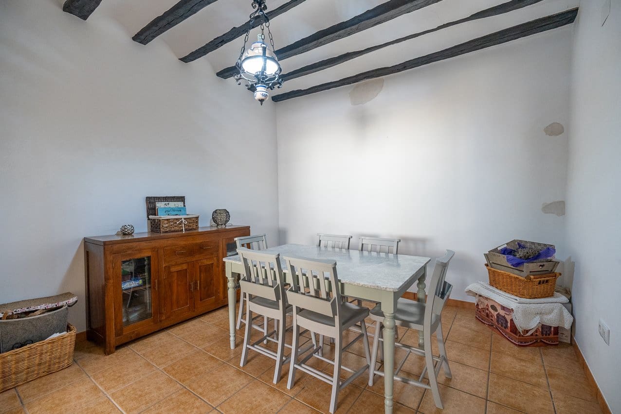 6 bedroom Finca/Country House for sale in Pinoso with pool - € 299,950 (Ref: 7775550)