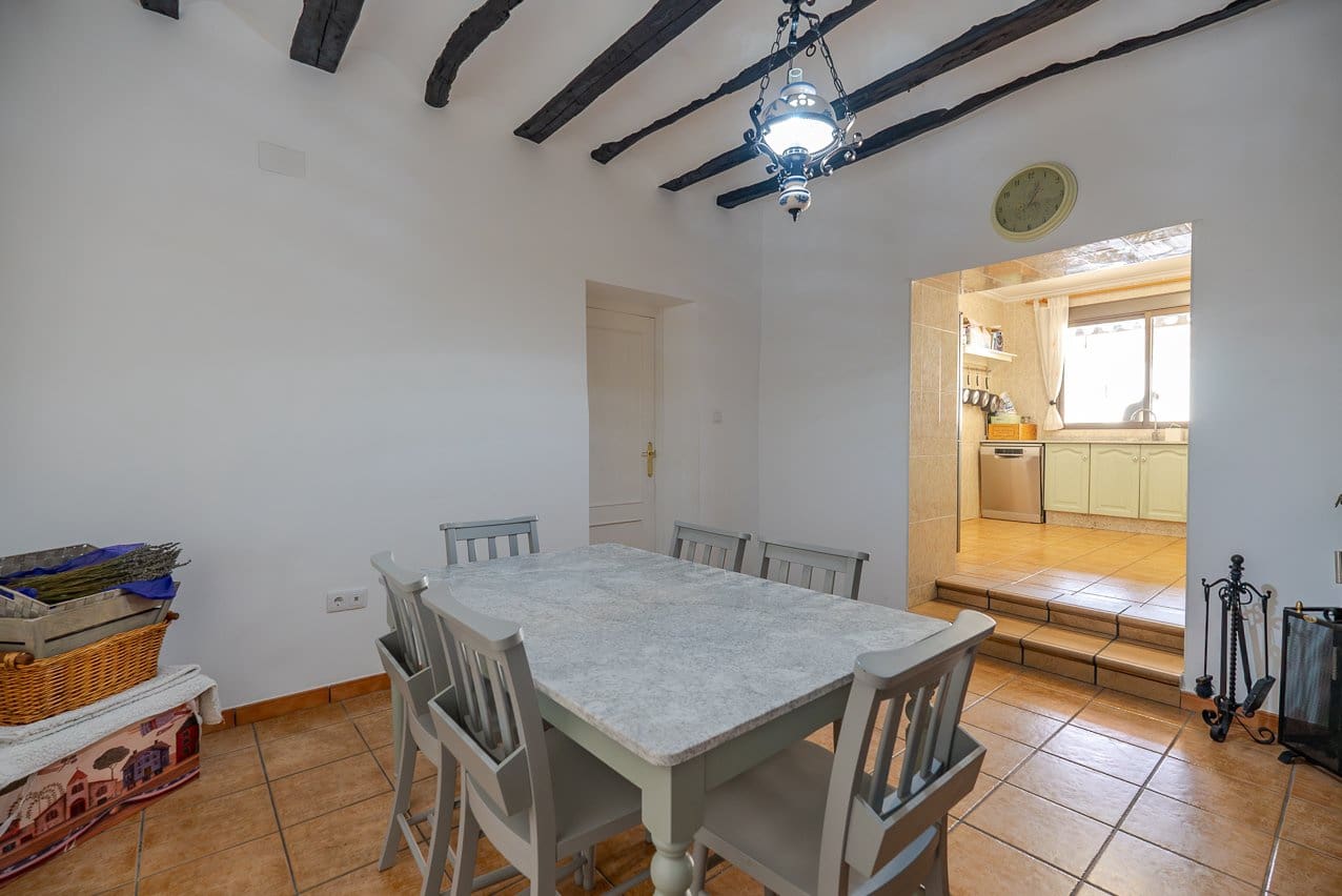 6 bedroom Finca/Country House for sale in Pinoso with pool - € 299,950 (Ref: 7775550)
