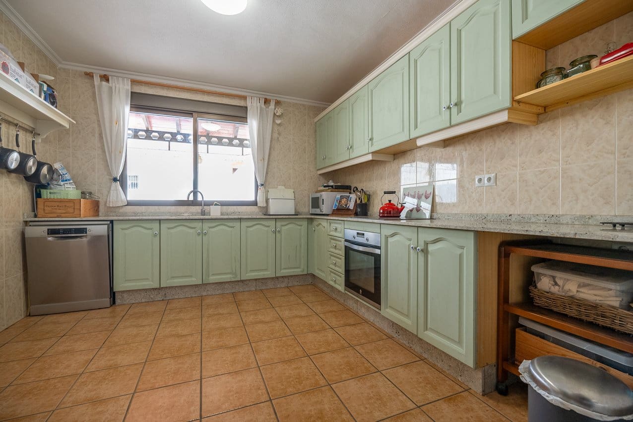 6 bedroom Finca/Country House for sale in Pinoso with pool - € 299,950 (Ref: 7775550)