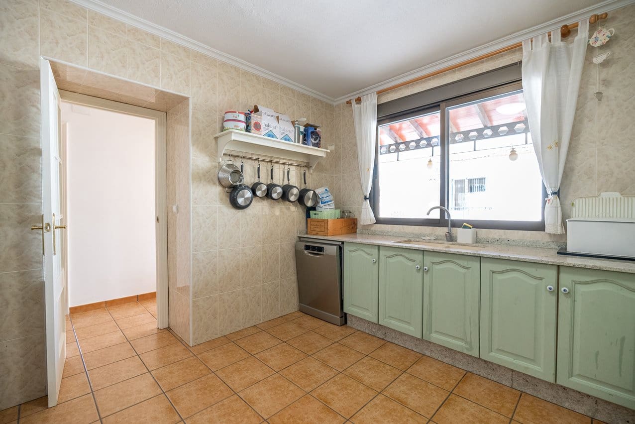6 bedroom Finca/Country House for sale in Pinoso with pool - € 299,950 (Ref: 7775550)