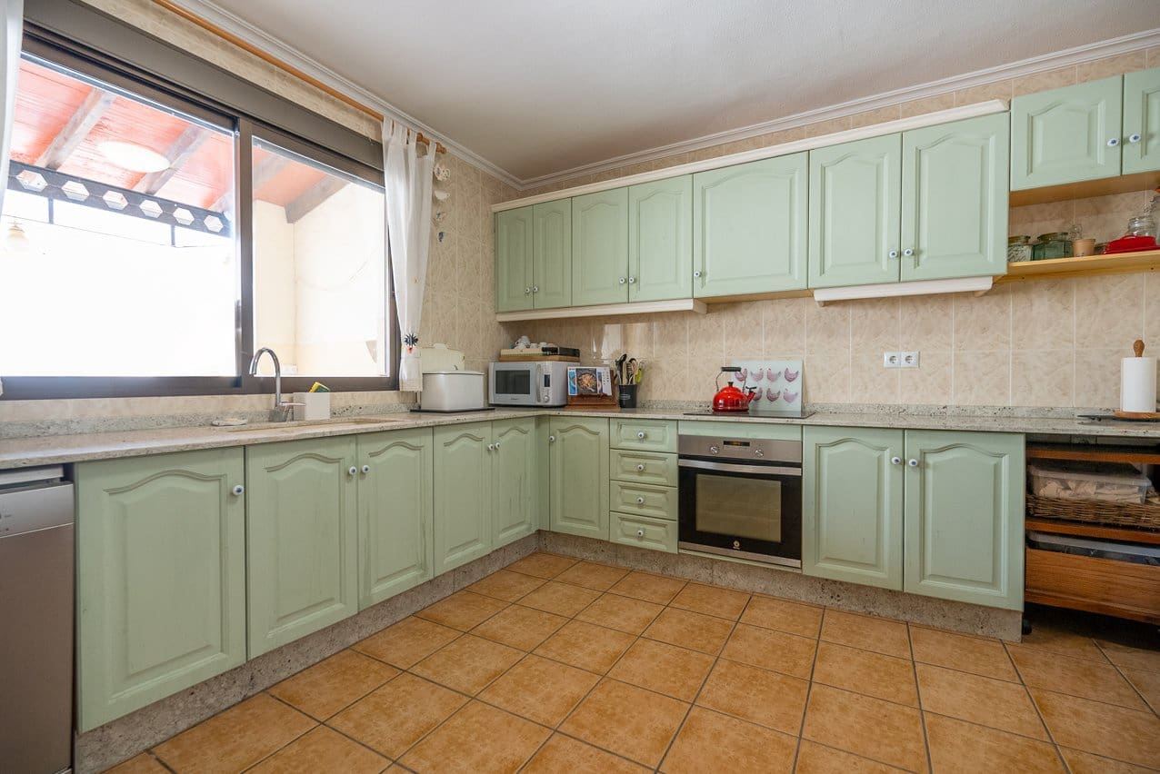 6 bedroom Finca/Country House for sale in Pinoso with pool - € 299,950 (Ref: 7775550)
