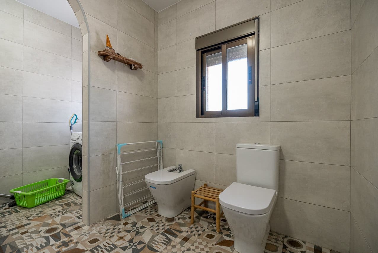 6 bedroom Finca/Country House for sale in Pinoso with pool - € 299,950 (Ref: 7775550)