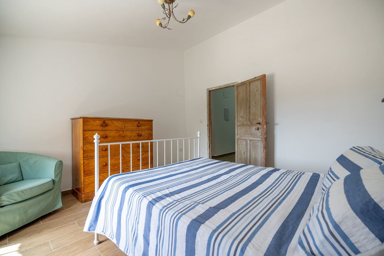 6 bedroom Finca/Country House for sale in Pinoso with pool - € 299,950 (Ref: 7775550)