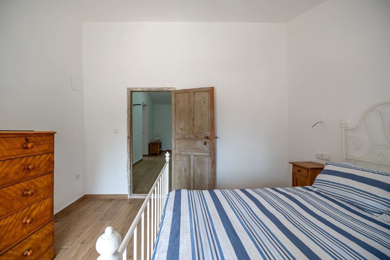 6 bedroom Finca/Country House for sale in Pinoso with pool - € 299,950 (Ref: 7775550)
