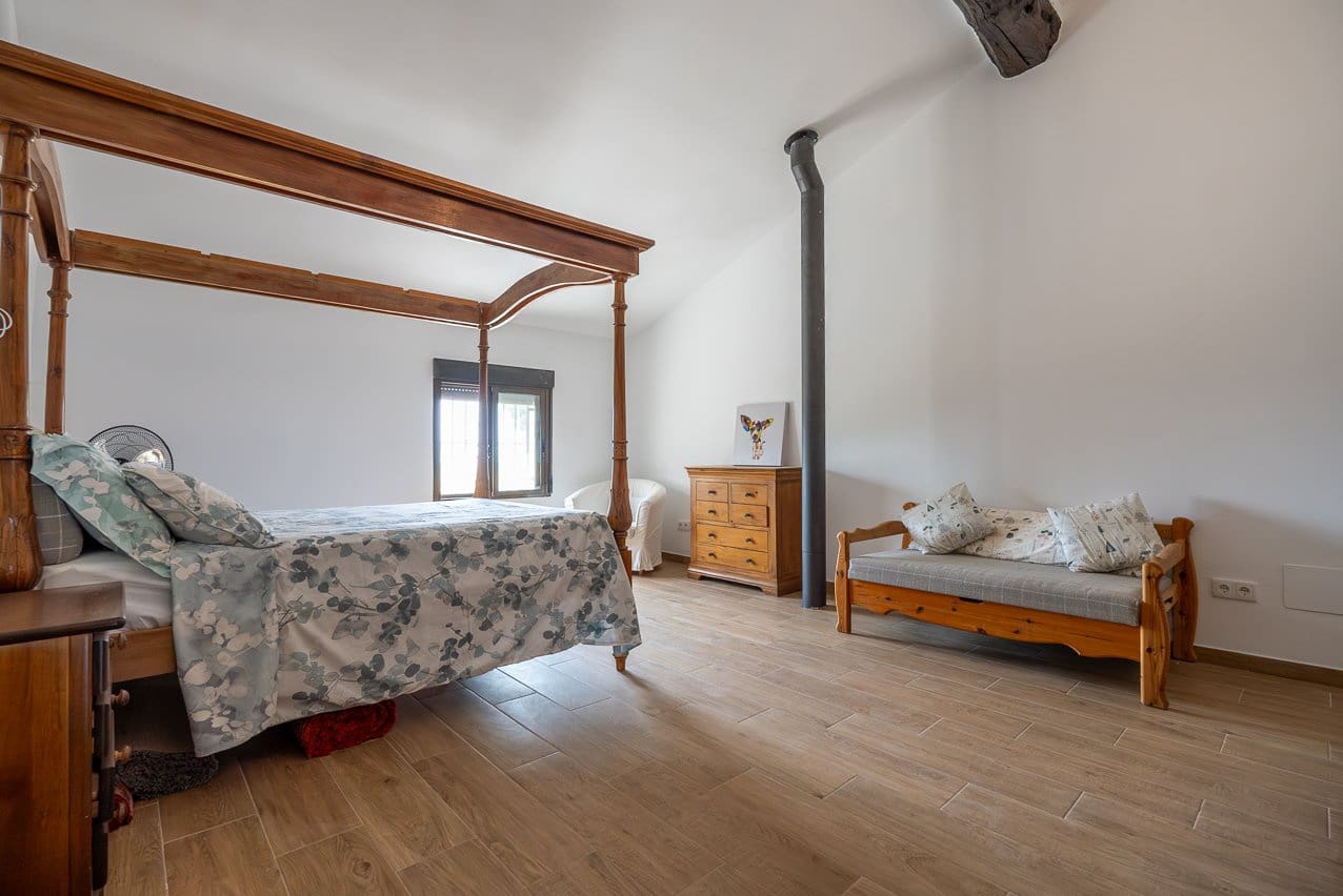 6 bedroom Finca/Country House for sale in Pinoso with pool - € 299,950 (Ref: 7775550)