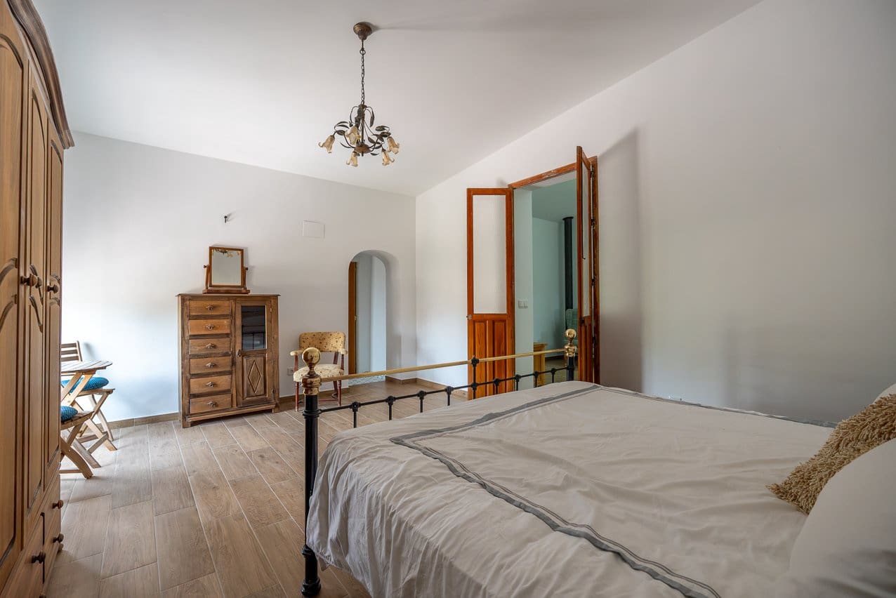 6 bedroom Finca/Country House for sale in Pinoso with pool - € 299,950 (Ref: 7775550)