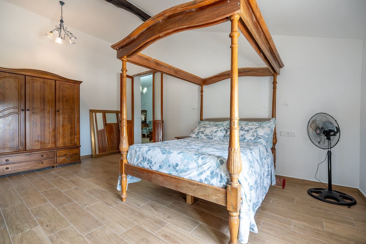 6 bedroom Finca/Country House for sale in Pinoso with pool - € 299,950 (Ref: 7775550)