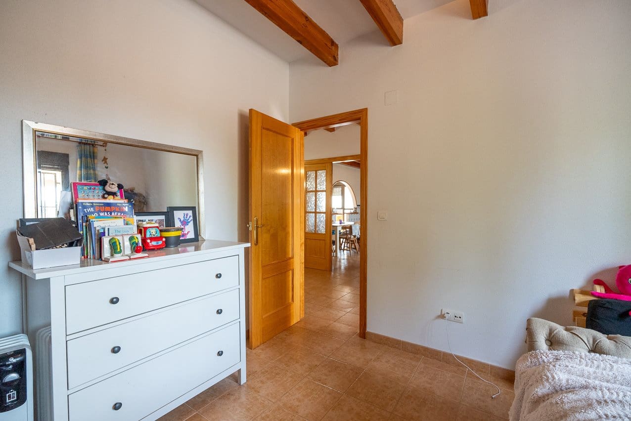 6 bedroom Finca/Country House for sale in Pinoso with pool - € 299,950 (Ref: 7775550)