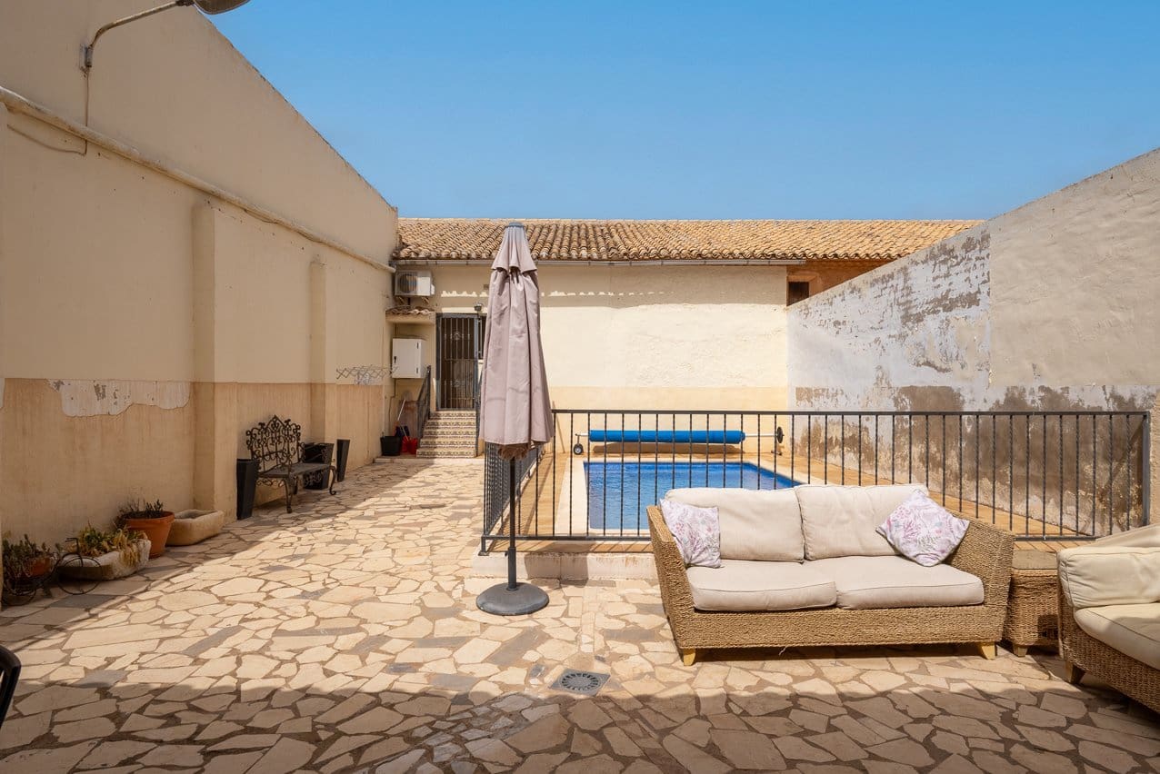6 bedroom Finca/Country House for sale in Pinoso with pool - € 299,950 (Ref: 7775550)