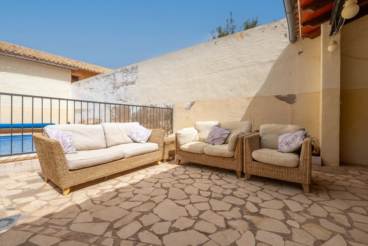 6 bedroom Finca/Country House for sale in Pinoso with pool - € 299,950 (Ref: 7775550)