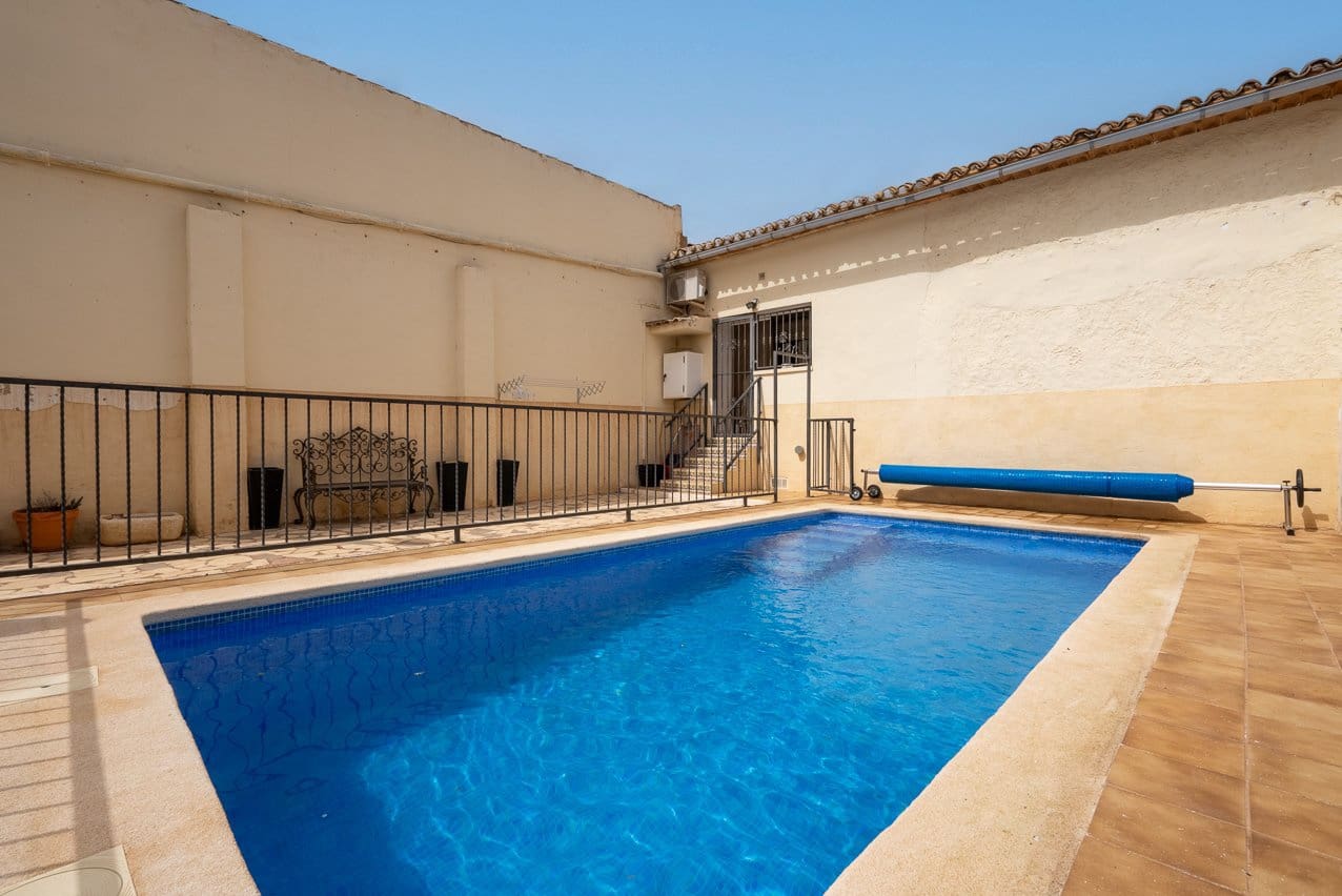6 bedroom Finca/Country House for sale in Pinoso with pool - € 299,950 (Ref: 7775550)