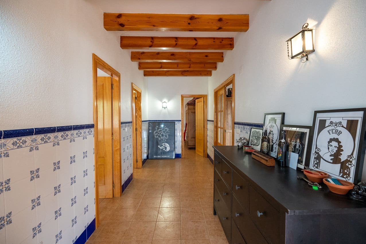 6 bedroom Finca/Country House for sale in Pinoso with pool - € 299,950 (Ref: 7775550)