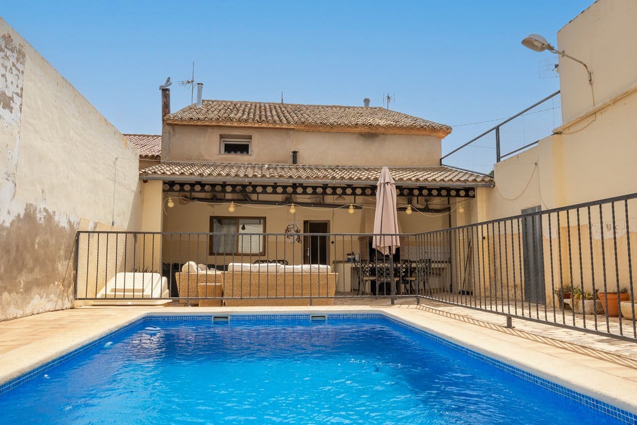 6 bedroom Finca/Country House for sale in Pinoso with pool - € 299,950 (Ref: 7775550)