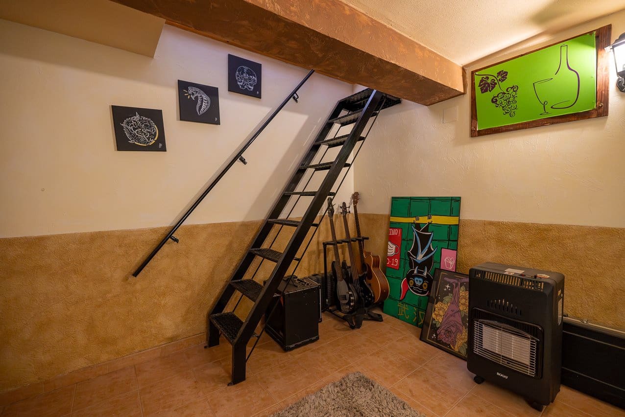 6 bedroom Finca/Country House for sale in Pinoso with pool - € 299,950 (Ref: 7775550)