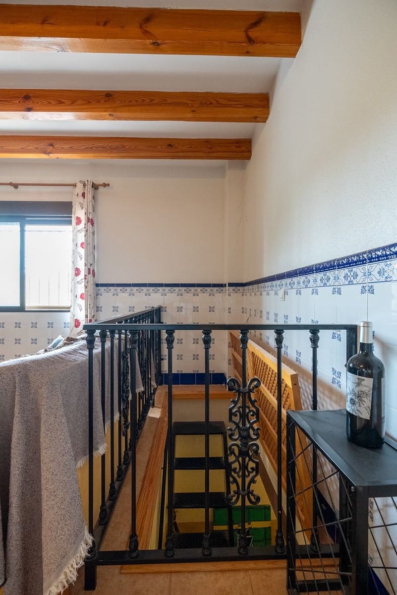 6 bedroom Finca/Country House for sale in Pinoso with pool - € 299,950 (Ref: 7775550)