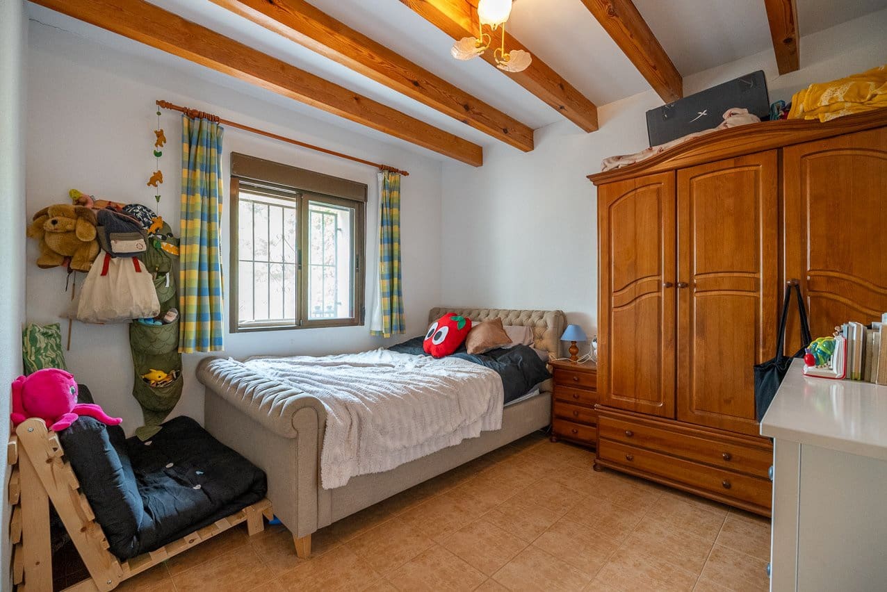 6 bedroom Finca/Country House for sale in Pinoso with pool - € 299,950 (Ref: 7775550)