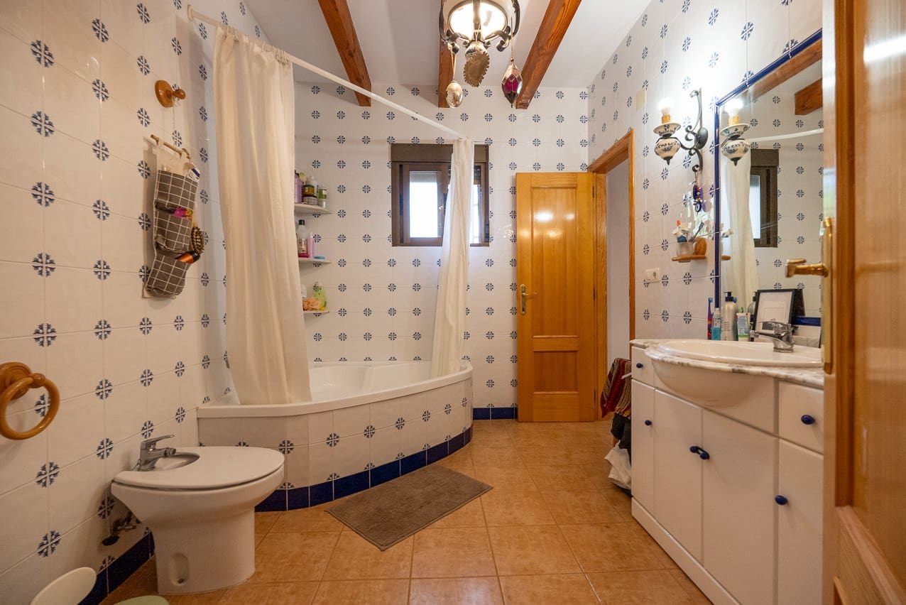 6 bedroom Finca/Country House for sale in Pinoso with pool - € 299,950 (Ref: 7775550)