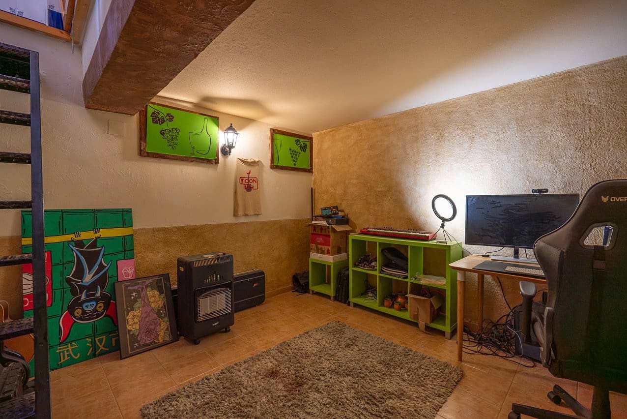 6 bedroom Finca/Country House for sale in Pinoso with pool - € 299,950 (Ref: 7775550)