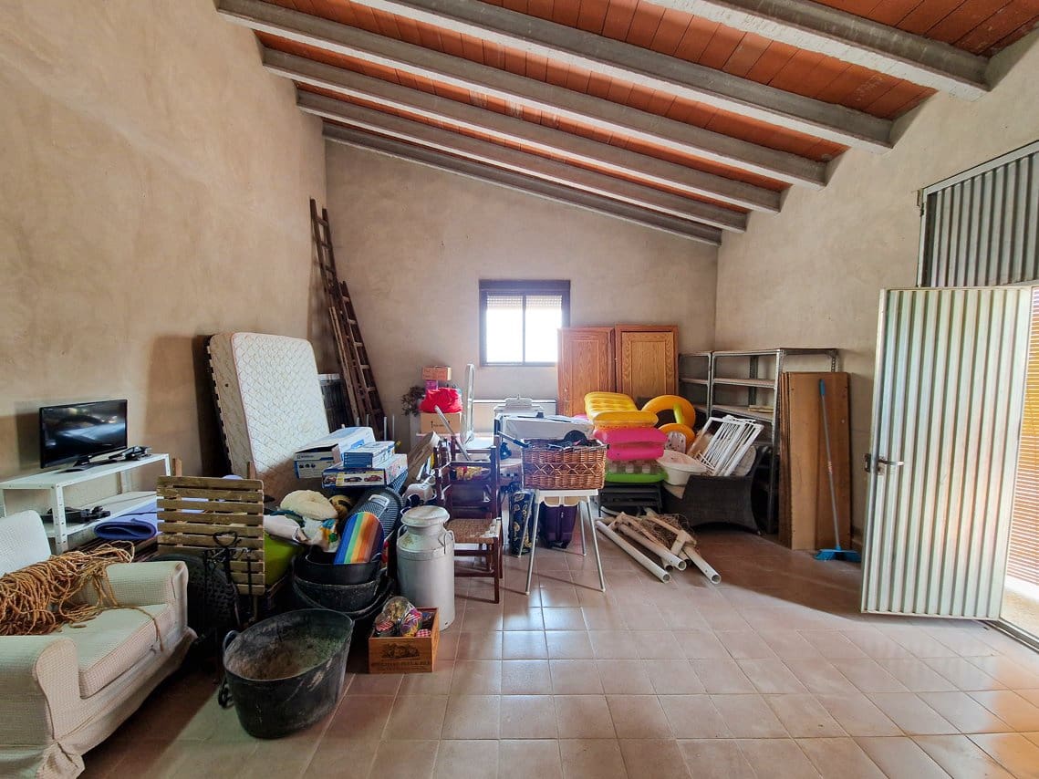 6 bedroom Finca/Country House for sale in Pinoso with pool - € 299,950 (Ref: 7775550)
