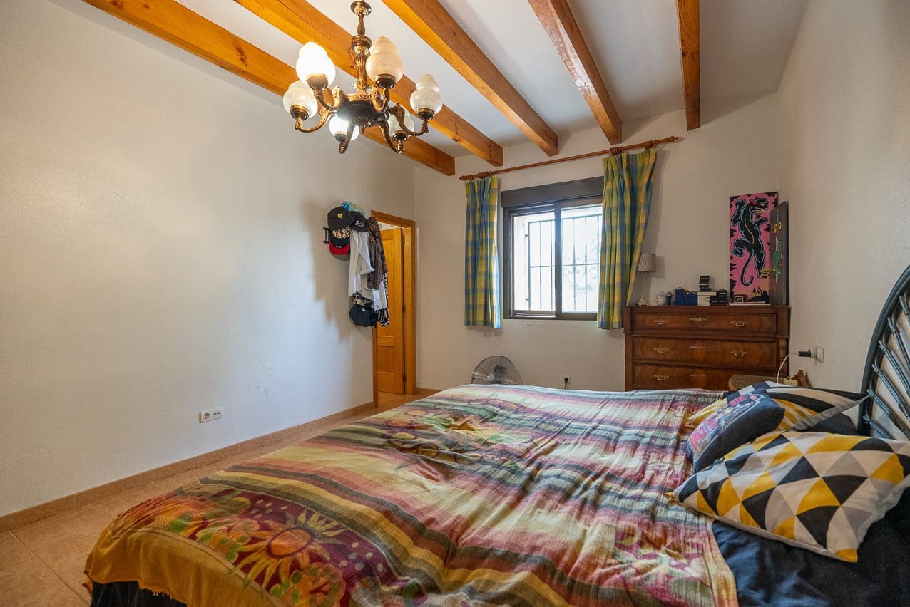 6 bedroom Finca/Country House for sale in Pinoso with pool - € 299,950 (Ref: 7775550)