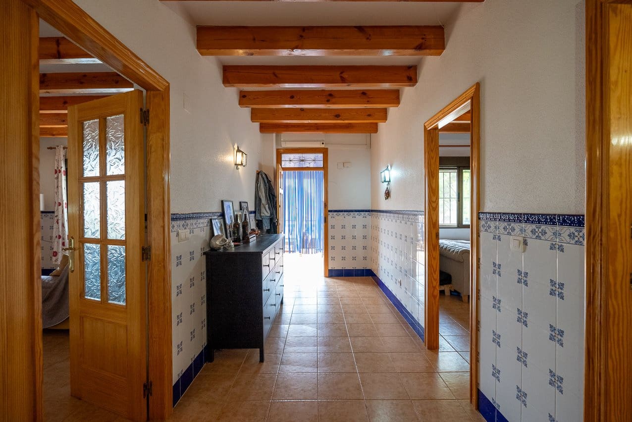 6 bedroom Finca/Country House for sale in Pinoso with pool - € 299,950 (Ref: 7775550)