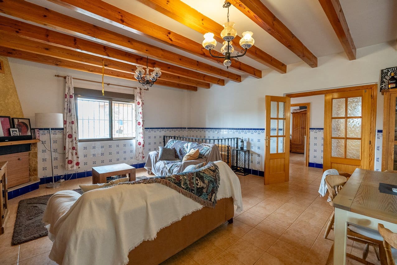 6 bedroom Finca/Country House for sale in Pinoso with pool - € 299,950 (Ref: 7775550)
