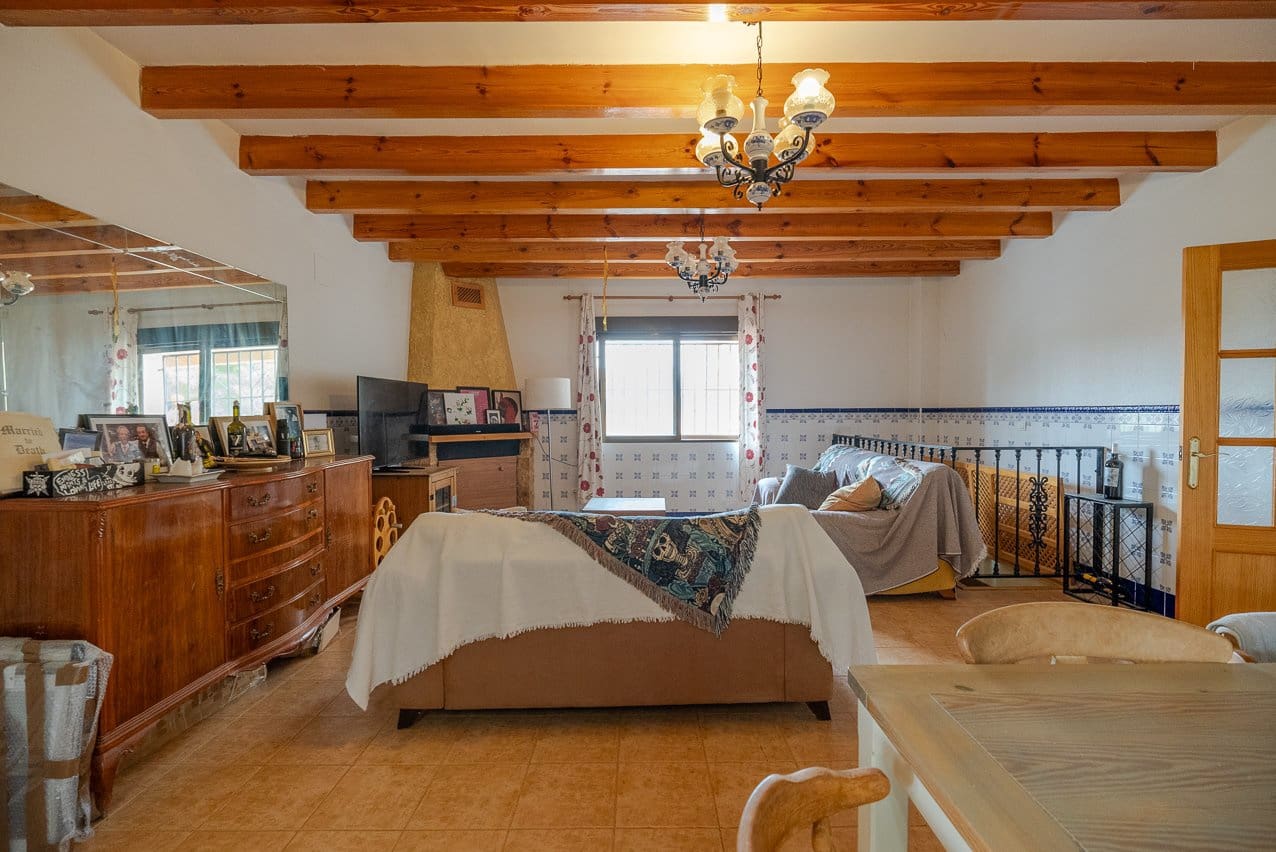 6 bedroom Finca/Country House for sale in Pinoso with pool - € 299,950 (Ref: 7775550)