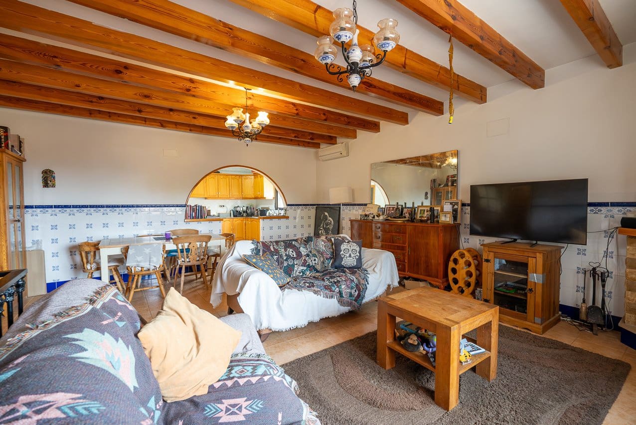 6 bedroom Finca/Country House for sale in Pinoso with pool - € 299,950 (Ref: 7775550)