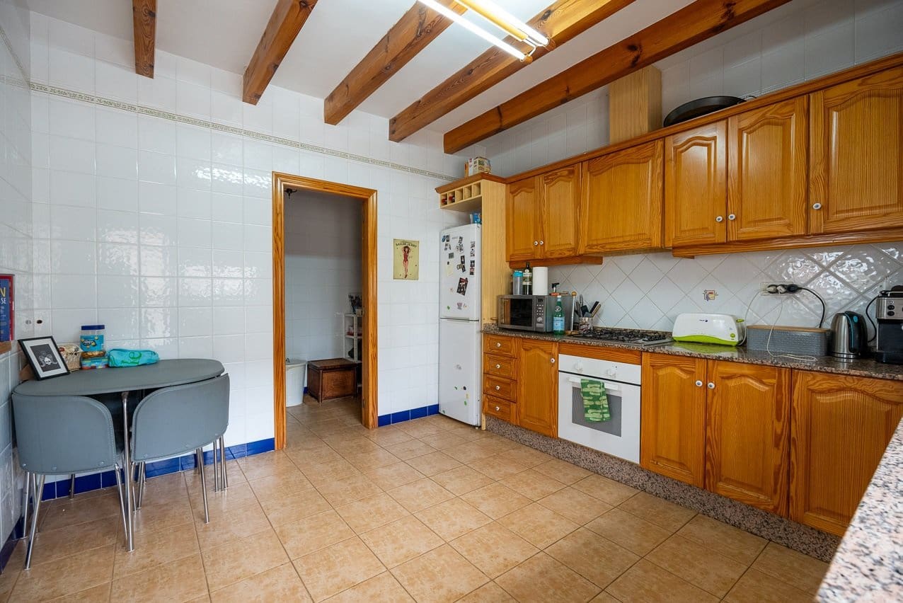 6 bedroom Finca/Country House for sale in Pinoso with pool - € 299,950 (Ref: 7775550)