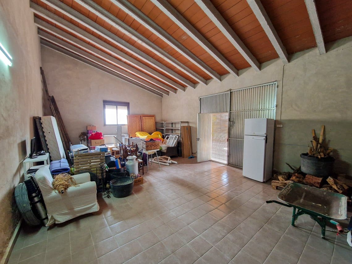6 bedroom Finca/Country House for sale in Pinoso with pool - € 299,950 (Ref: 7775550)