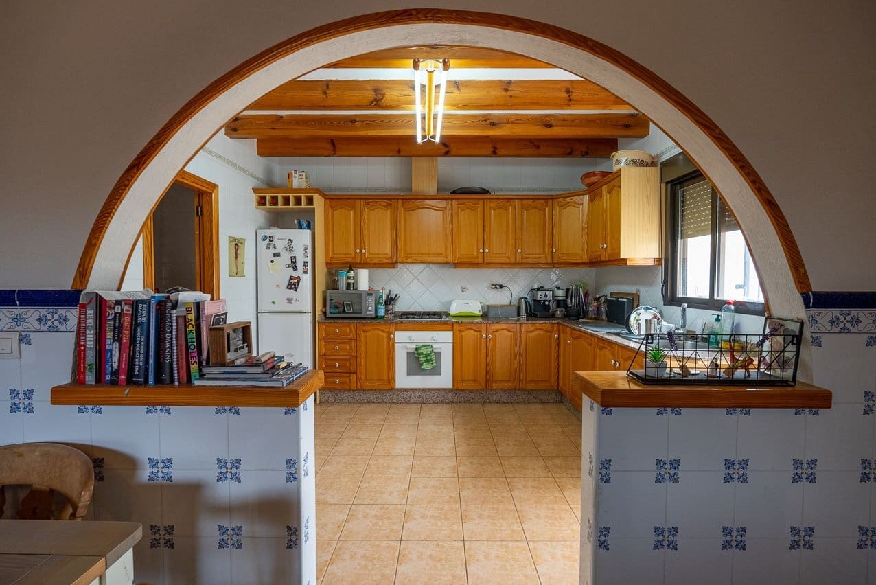 6 bedroom Finca/Country House for sale in Pinoso with pool - € 299,950 (Ref: 7775550)